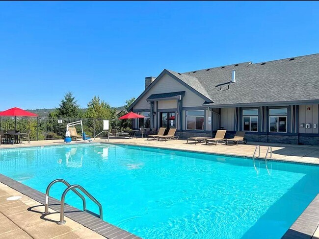 Building Photo - Stunning 2 Bed, 2.5 Bath Craftsman Townhome with Community Amenities!