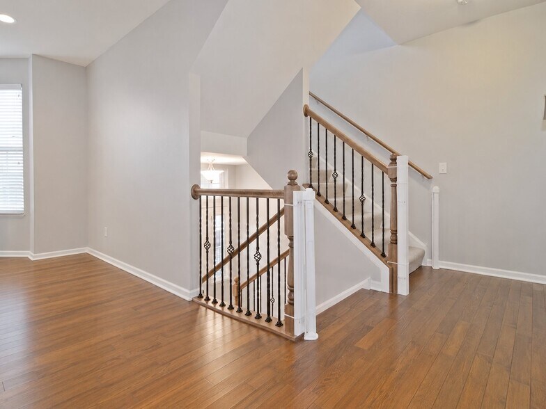 Building Photo - 1641 Dogwood Ln