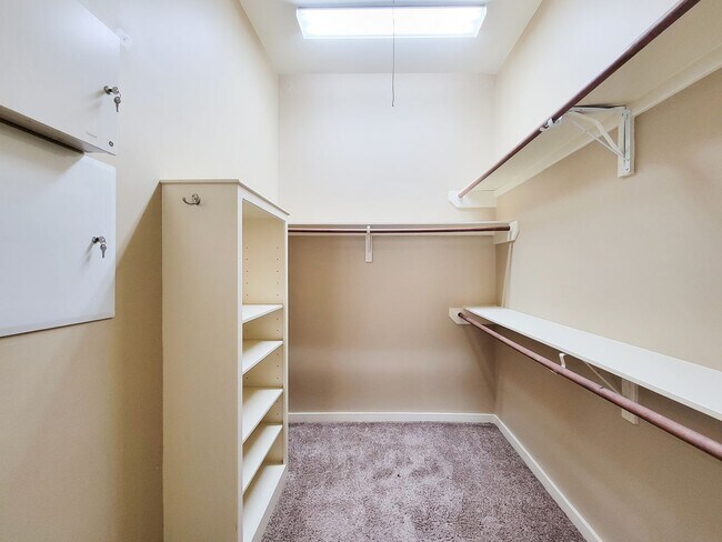 Building Photo - Elegant Gated Townhome Offering Unparallel...