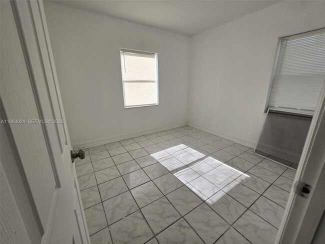 Building Photo - 17193 NE 18th Ave