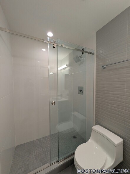 Building Photo - 1079 Commonwealth Ave