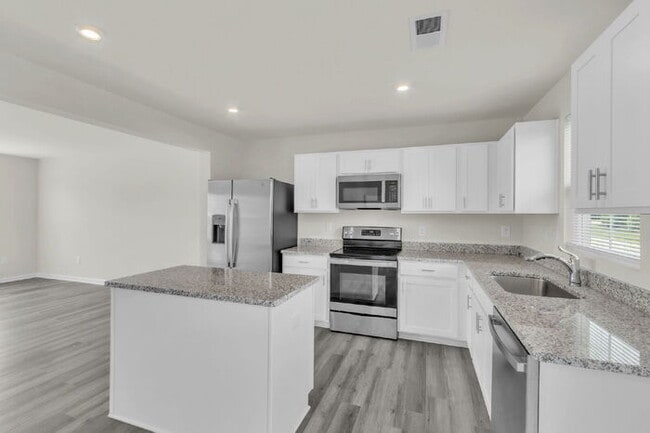 Building Photo - Modern 3BR Townhome with Bonus Room Near F...