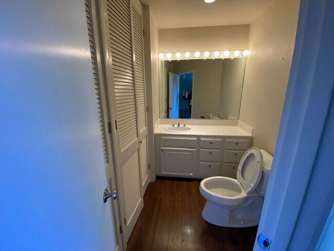 Building Photo - 4110 El Bosque Dr