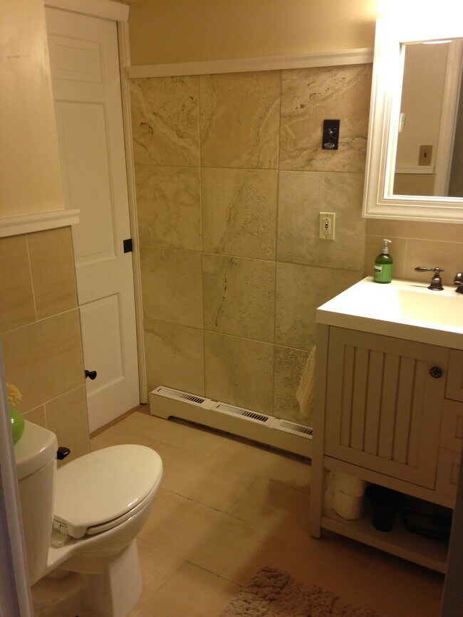 Building Photo - 155 Oakfield Ave