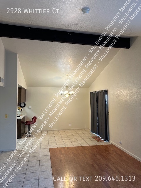 Building Photo - Stockton 2 Bedroom 1 Bath Duplex