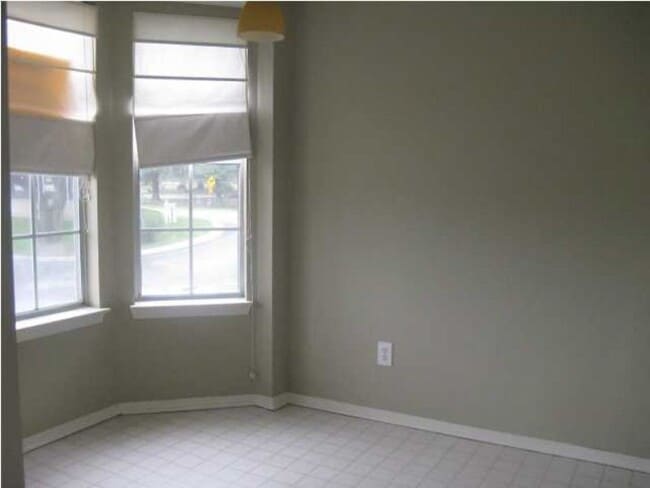 Building Photo - 1500 E Johnson Ave