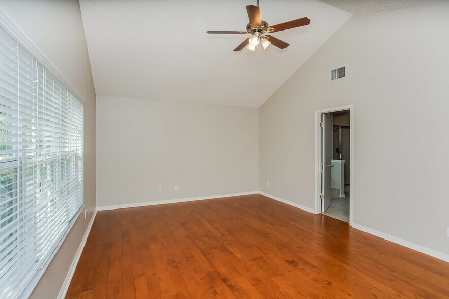 Building Photo - 17703 Parkway Green Ln