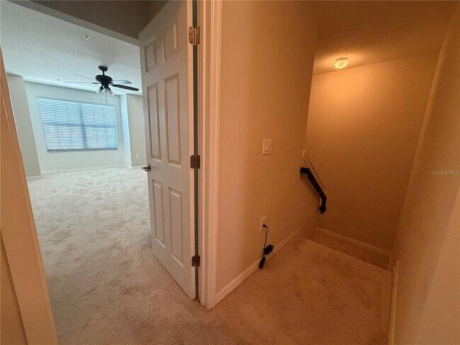 Building Photo - 2432 Seven Oaks Dr