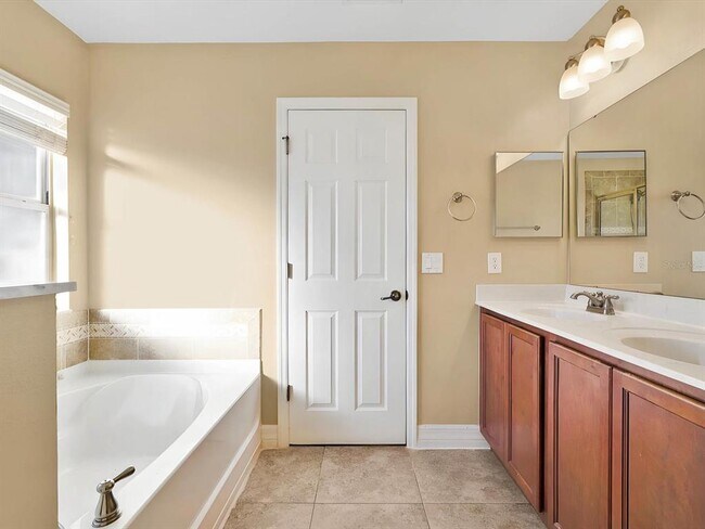 Building Photo - 2274 Geneva Dr