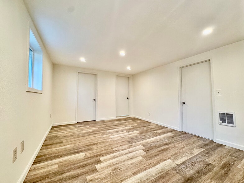 Building Photo - 1054 24th St