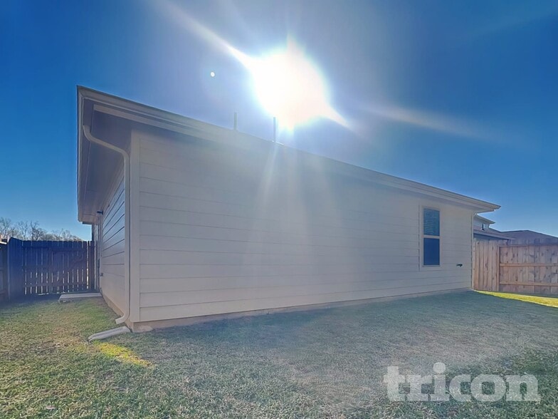 Building Photo - 18610 Rosehill Pr Dr