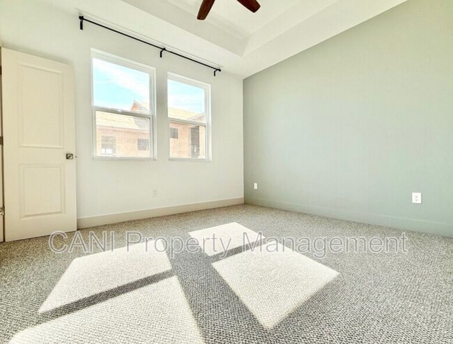 Building Photo - 728 Ellwood Ave