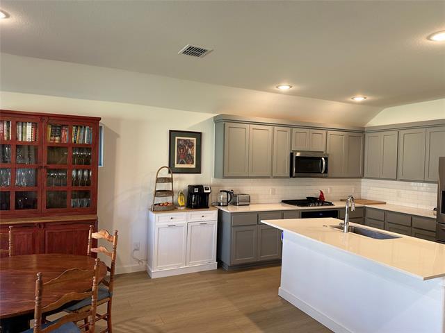 Building Photo - 2636 Keokuk St