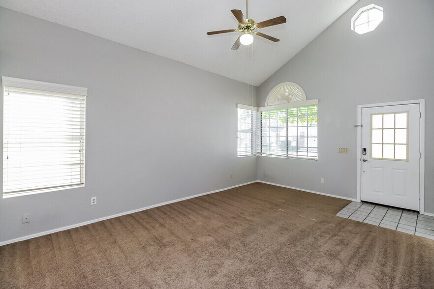 Building Photo - 441 S Maple