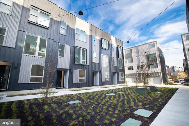 Building Photo - 3013 Evergreen Walk
