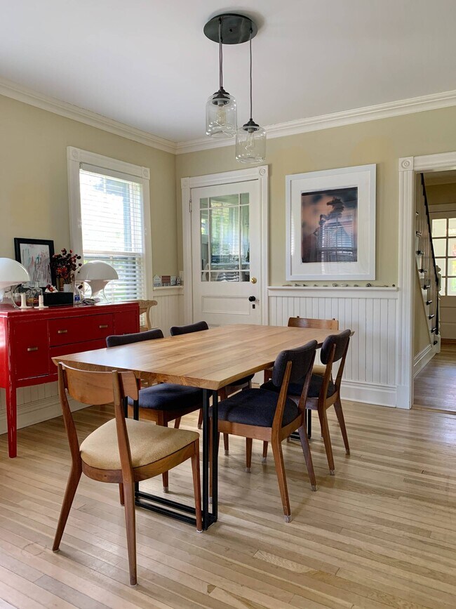 Building Photo - 81 Hampton St