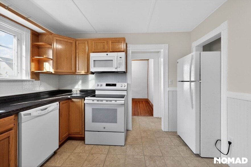 Building Photo - 21 Hall Ave