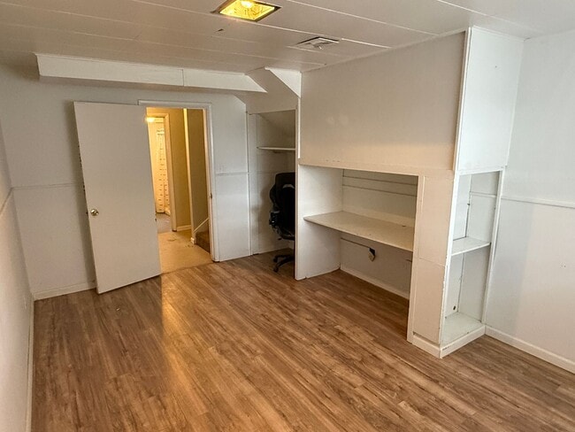 Building Photo - 5 Bedroom Home; Millcreek; 2800 sq ft; Large Fenced Yard