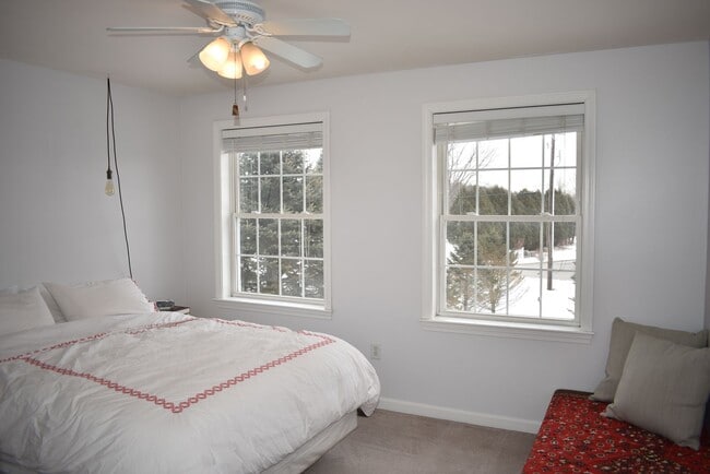 Building Photo - 4 Bed, 2.5 Bath House