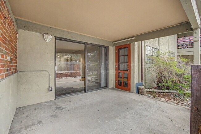 Building Photo - 1021 Carr St