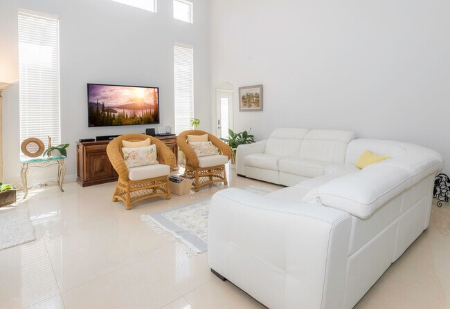 Building Photo - 10849 Bal Harbor Dr