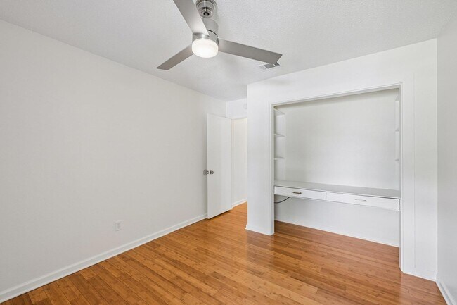 Building Photo - 2717 Charlesworth Dr