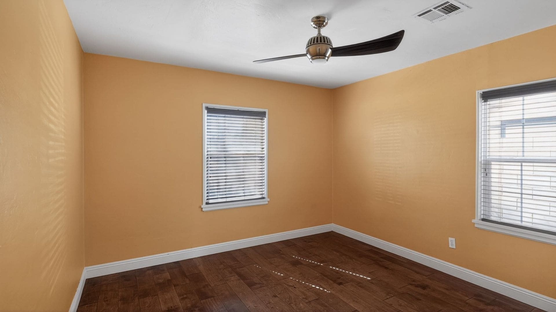 Building Photo - 506 W Coolidge St