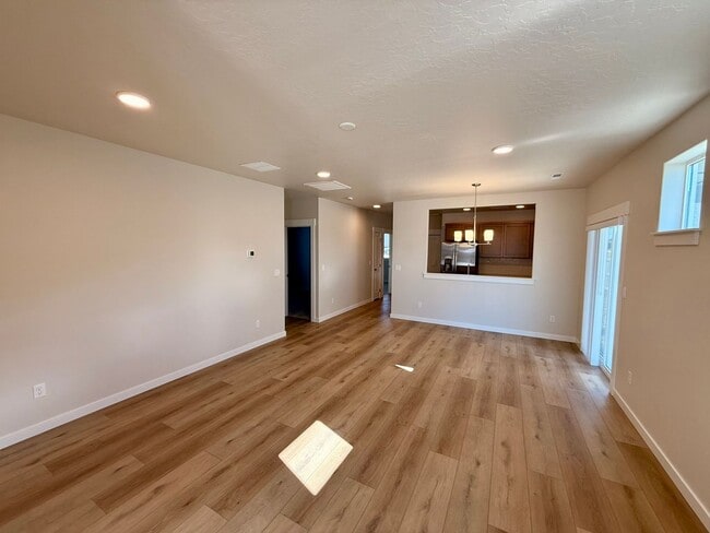 Building Photo - Brand New Home