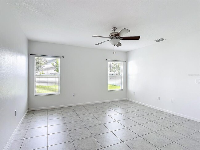 Building Photo - 450 Taft Dr