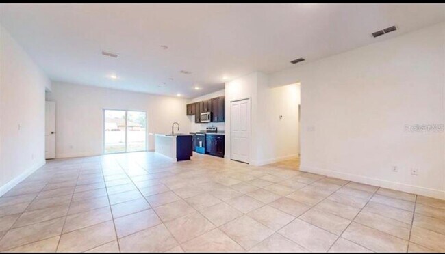 Building Photo - 2601 SW 175 Loop