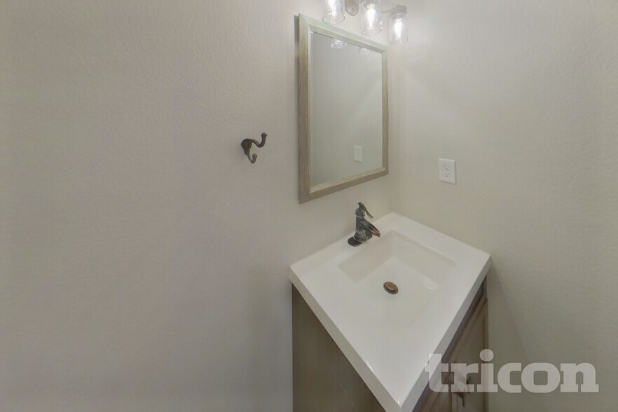 Building Photo - 6227 San Mateo Dr