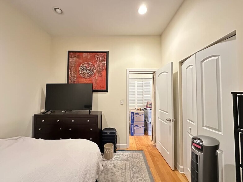 Building Photo - 1414 W Superior St