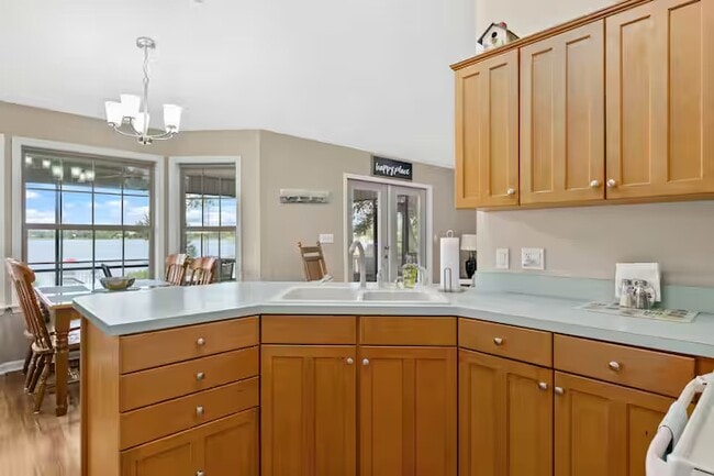 Building Photo - 270 Silver Lake N