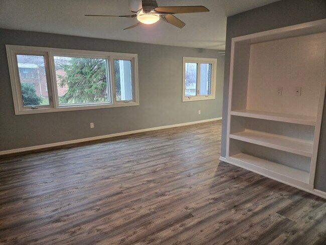 Building Photo - 3105 Linwood Ave