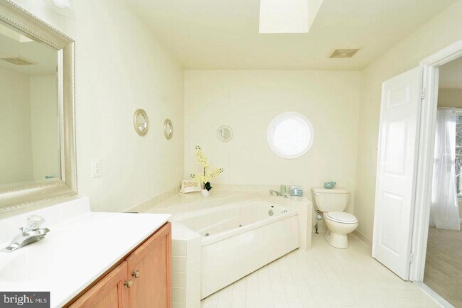 Building Photo - 7209 Burton Hill Ct