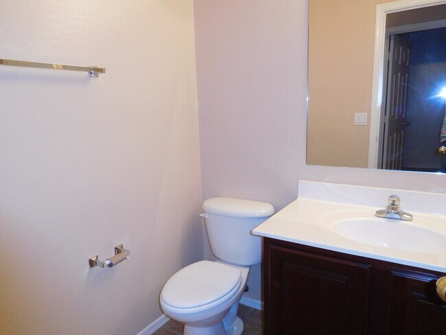 Building Photo - Huge 2700 SFT, Golf-view Community in Villages at Queen Creek!