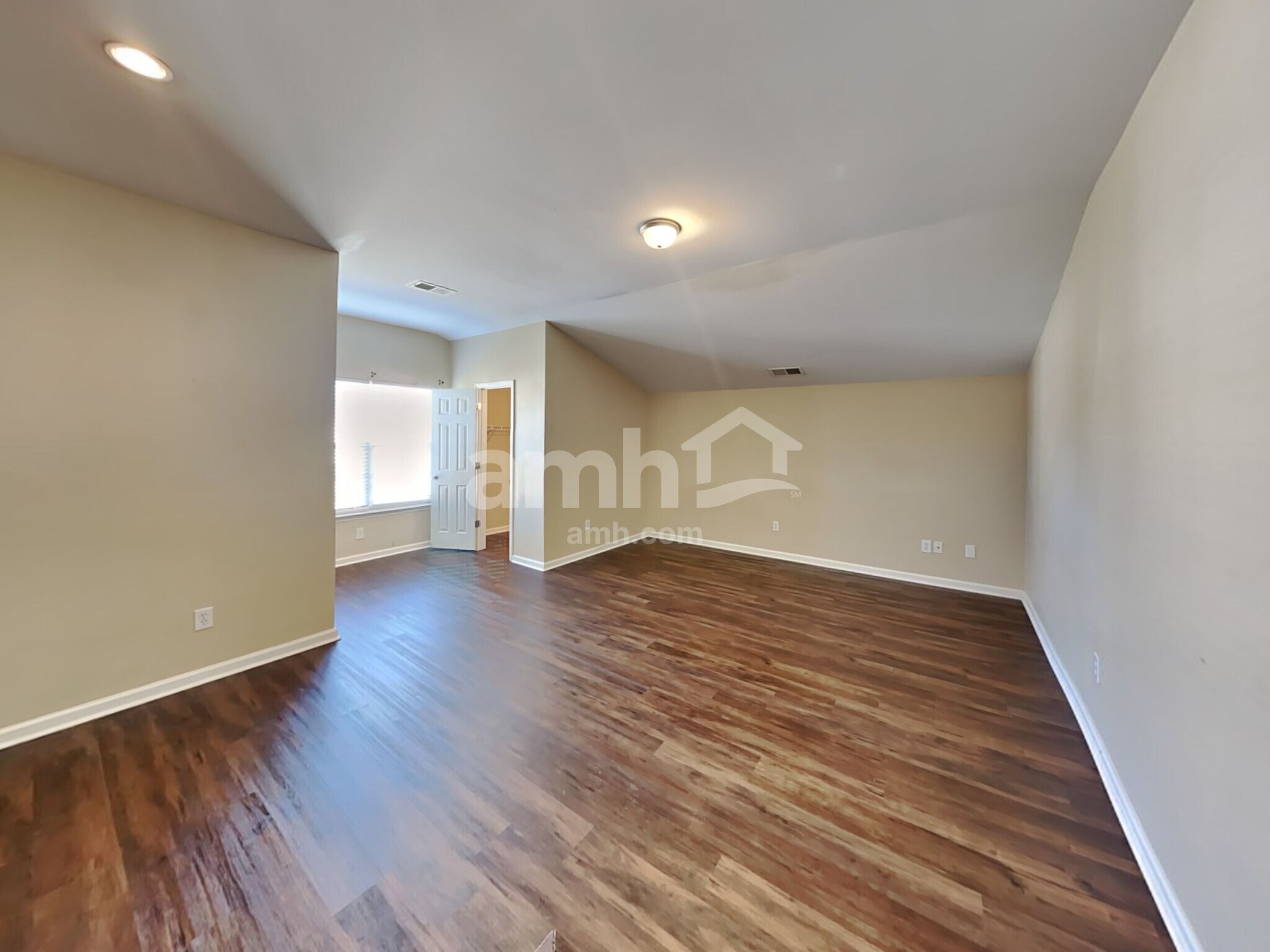 Building Photo - 577 English Oak Cir