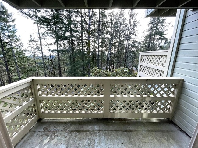 Balcony with territorial views - 3433 McNary Pky