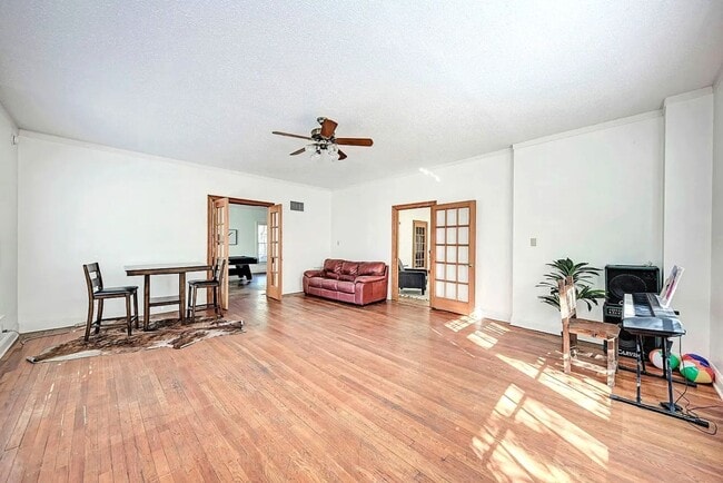 Building Photo - Spacious 14-Bedroom Property Ideal for Gro...