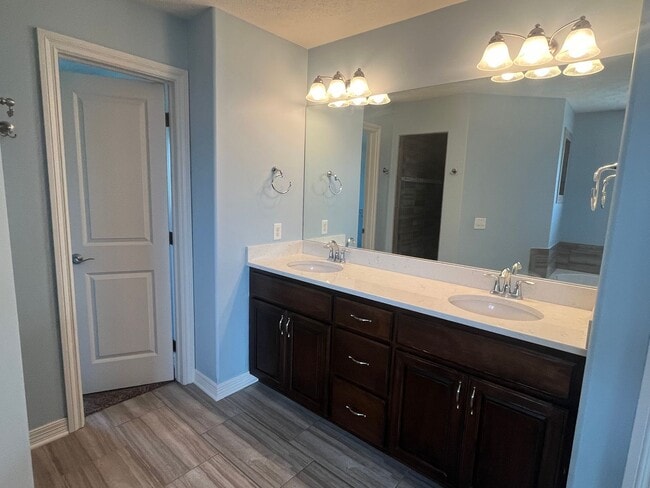 Building Photo - Home For Rent Papillion