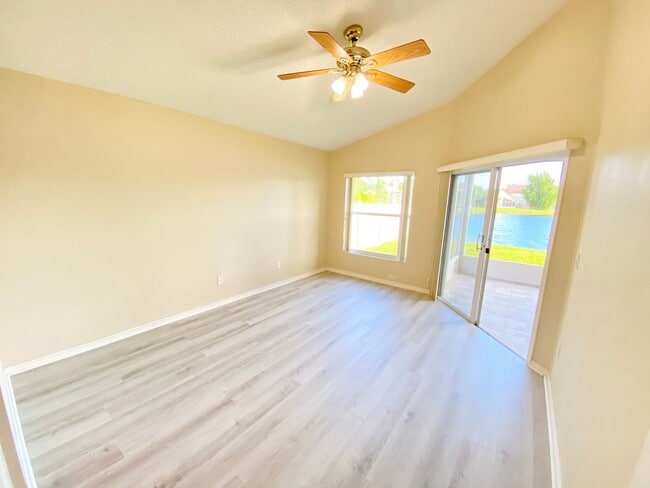 Building Photo - Beautiful Home with Water View in Waterfor...