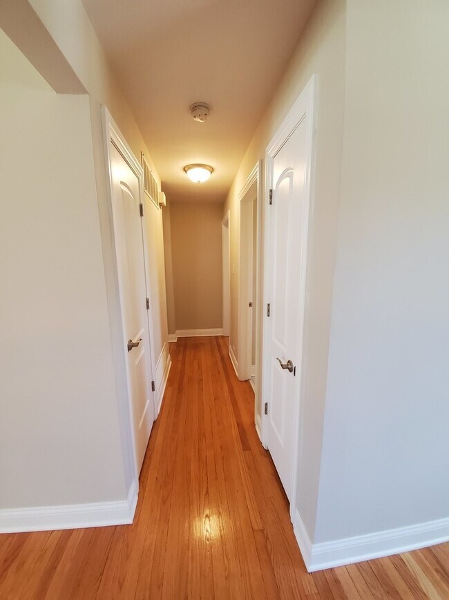 Building Photo - 708 N Wille St