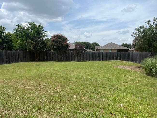 Building Photo - 10017 Barton Creek Dr