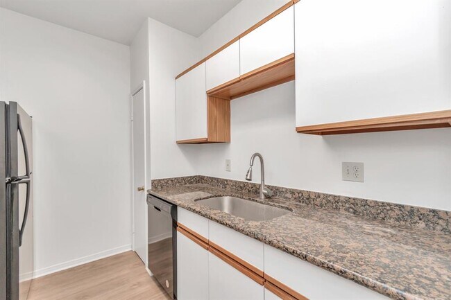 Building Photo - 9800 Pagewood Ln