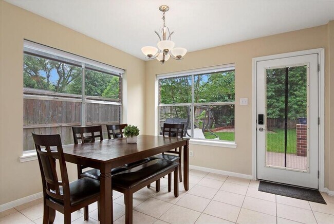 Building Photo - 314 Trailwood Ct