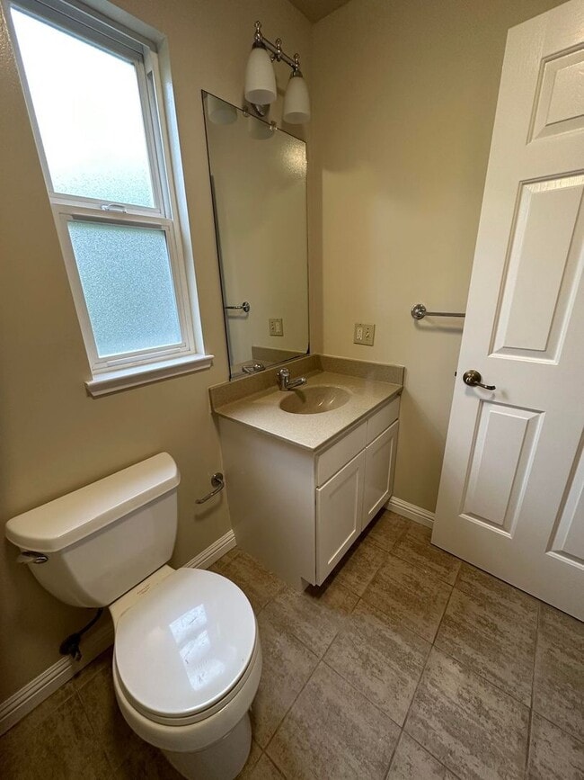 Building Photo - Stunning 4 Bedroom, 3 Bath Single Family Home with Spacious Yard - Available July 15th!