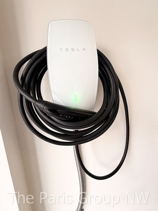 Building Photo - Gorgeous 2021 Fremont/Wallingford 3BR Overlooking Downtown, Mt Rainier & SLU, Garage w/EV Chgr, W...