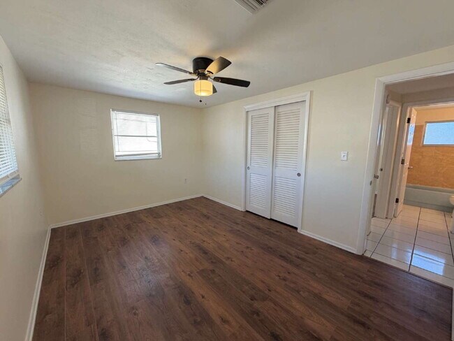Building Photo - New Port Richey Home with Cozy 970 Sq Ft Layout!