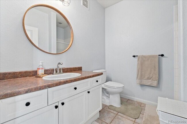 Building Photo - 8427 S Hoyt Way