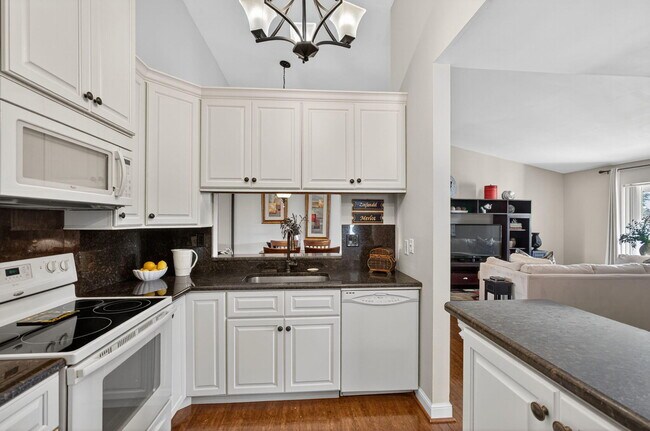 Building Photo - 6485 Chasewood Dr